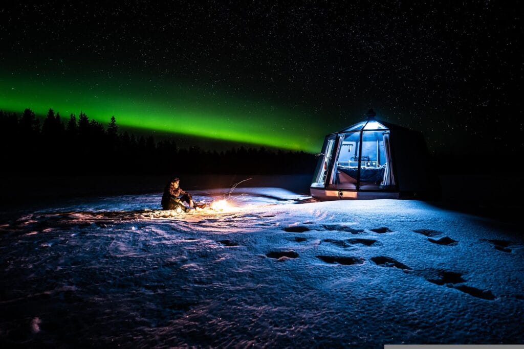 northern-lights-glass-igloo