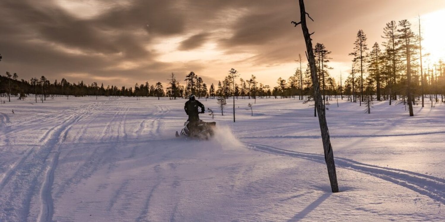 snow-mobile-safari snow-mobile-safari